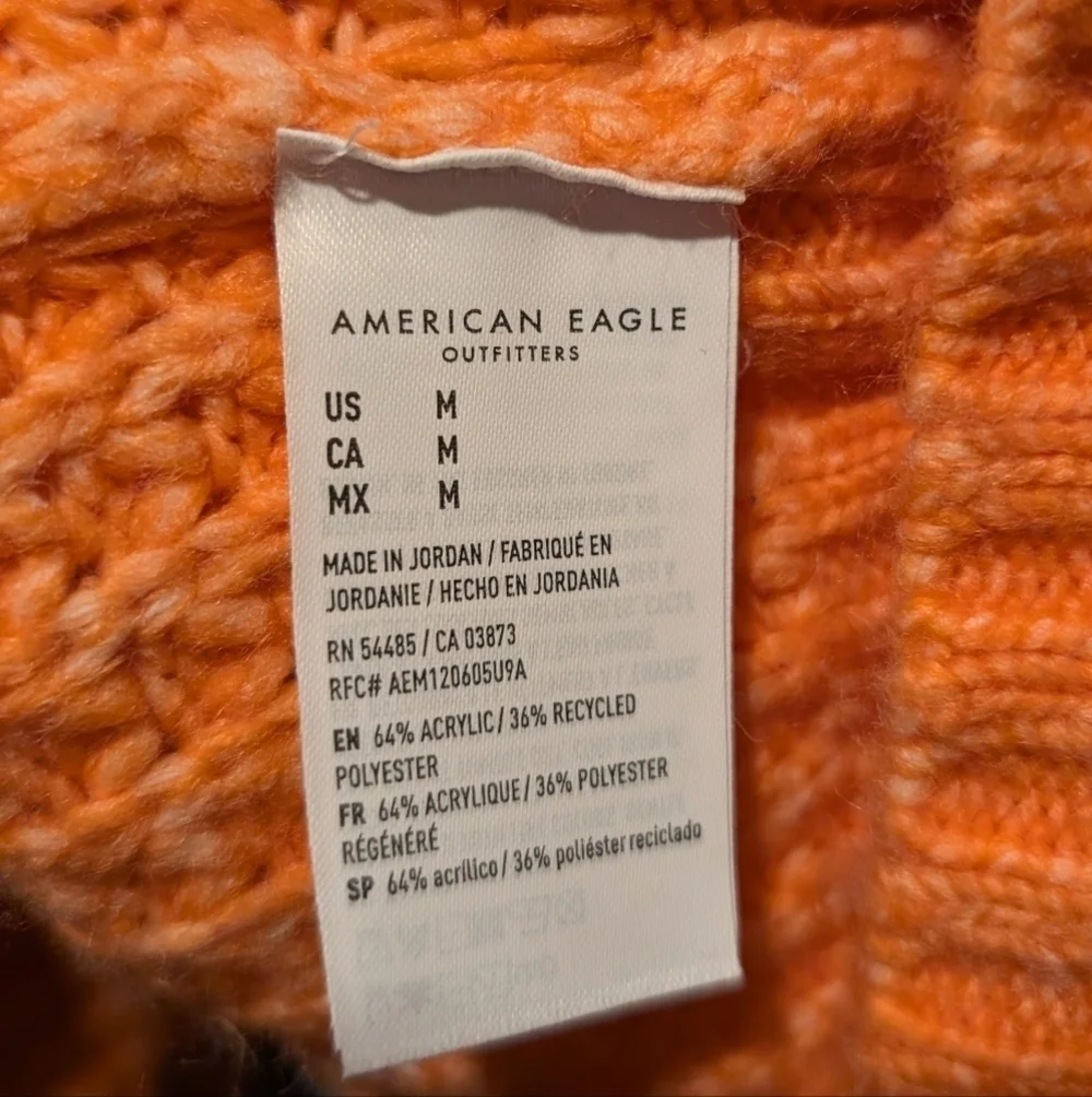 M • American Eagle  • Whoa So Cozy Waffle V-Neck Oversized Sweater - Picture 5 of 9